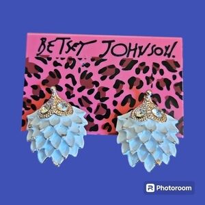 BETSEY JOHNSON White Hedgehog Omega Post Earrings